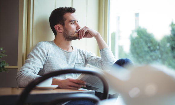 Hoe houd je contact met een medewerker die langdurig ziek thuis zit